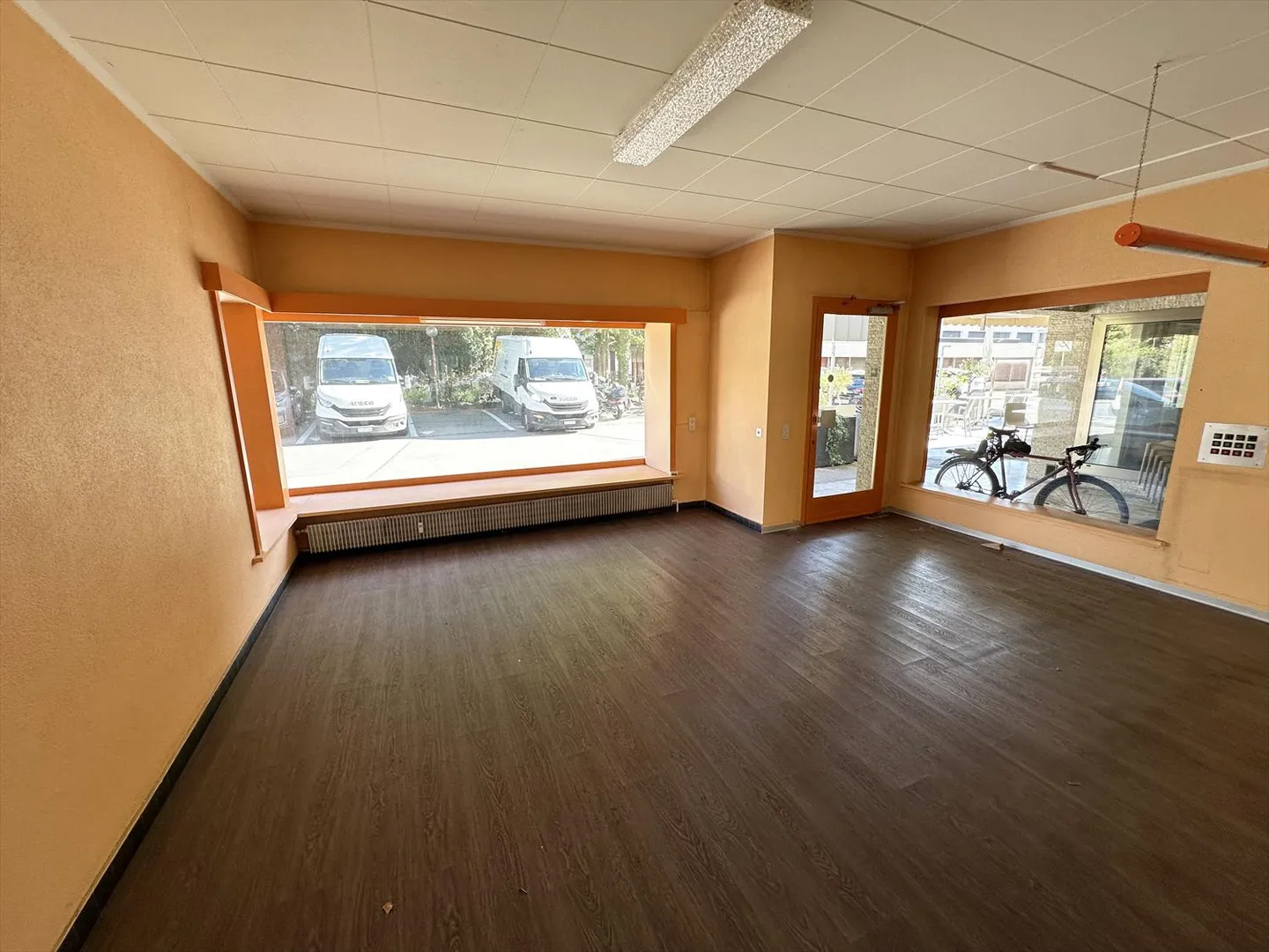 Sierre, locale commerciale con cantina ampliabile di 30 m2 su richiesta nel centro città - Foto 5 di 14