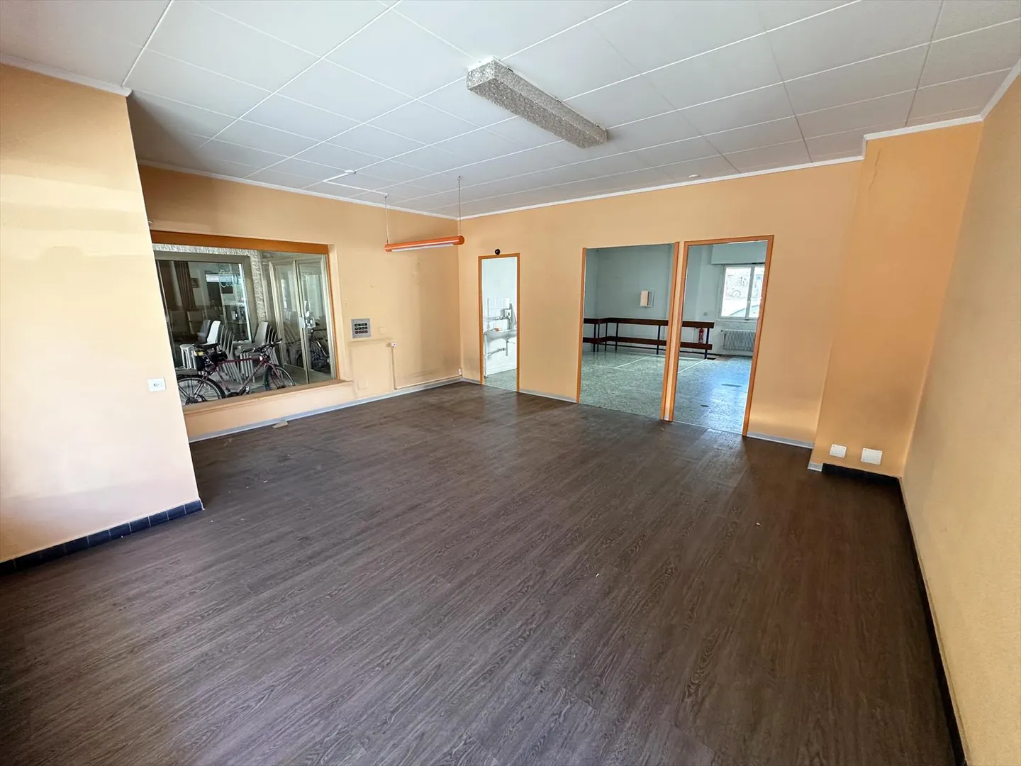 Sierre, locale commerciale con cantina ampliabile di 30 m2 su richiesta nel centro città - Foto 6 di 14