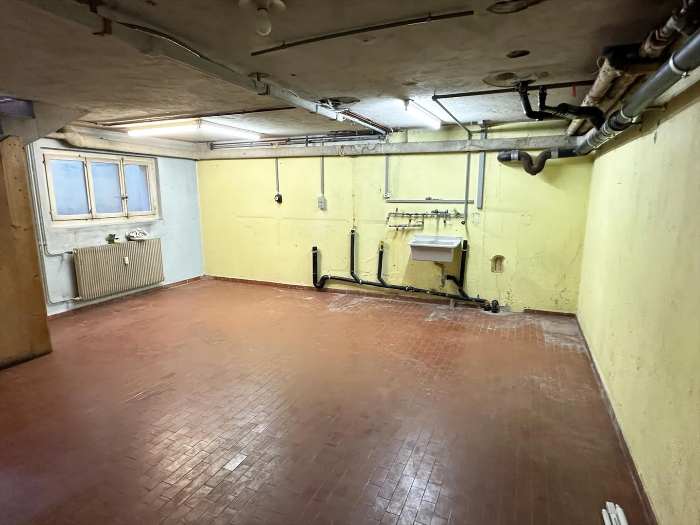 Sierre, locale commerciale con cantina ampliabile di 30 m2 su richiesta nel centro città - Foto 11 di 14