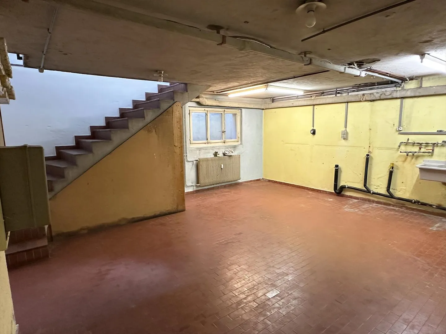 Sierre, locale commerciale con cantina ampliabile di 30 m2 su richiesta nel centro città - Foto 12 di 14