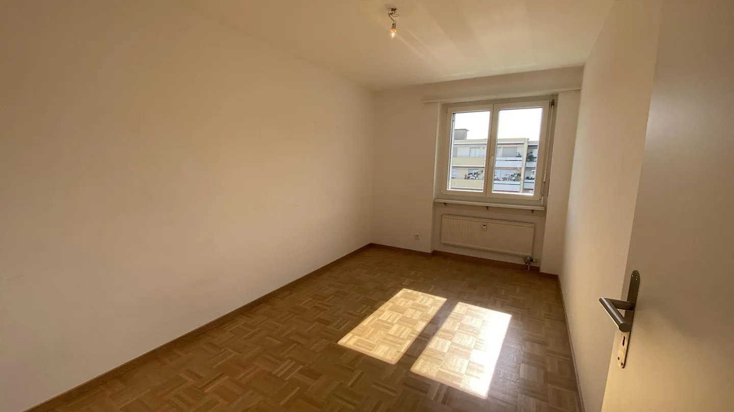 Modernes Apartment mit Balkon - Foto 6 von 13