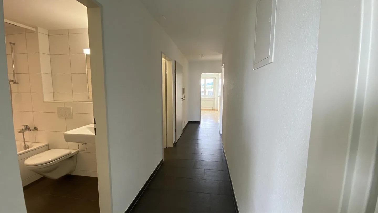 Modernes Apartment mit Balkon - Foto 8 von 13