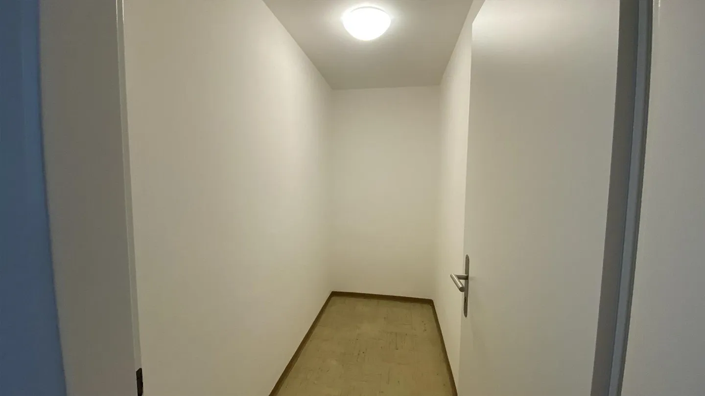Modernes Apartment mit Balkon - Foto 9 von 13