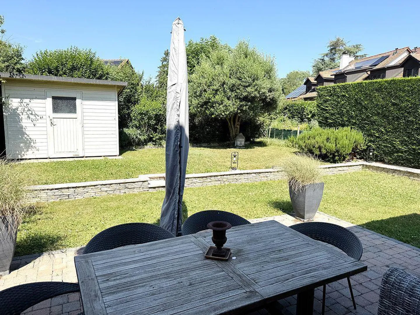 Charming semi-detached villa with 4.5 rooms, lovely landscaped garden - Photo 4 of 12