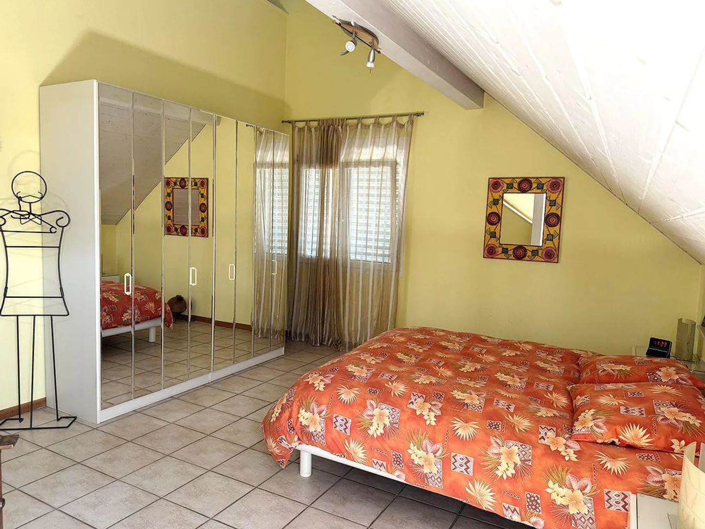 Charming semi-detached villa with 4.5 rooms, lovely landscaped garden - Photo 8 of 12