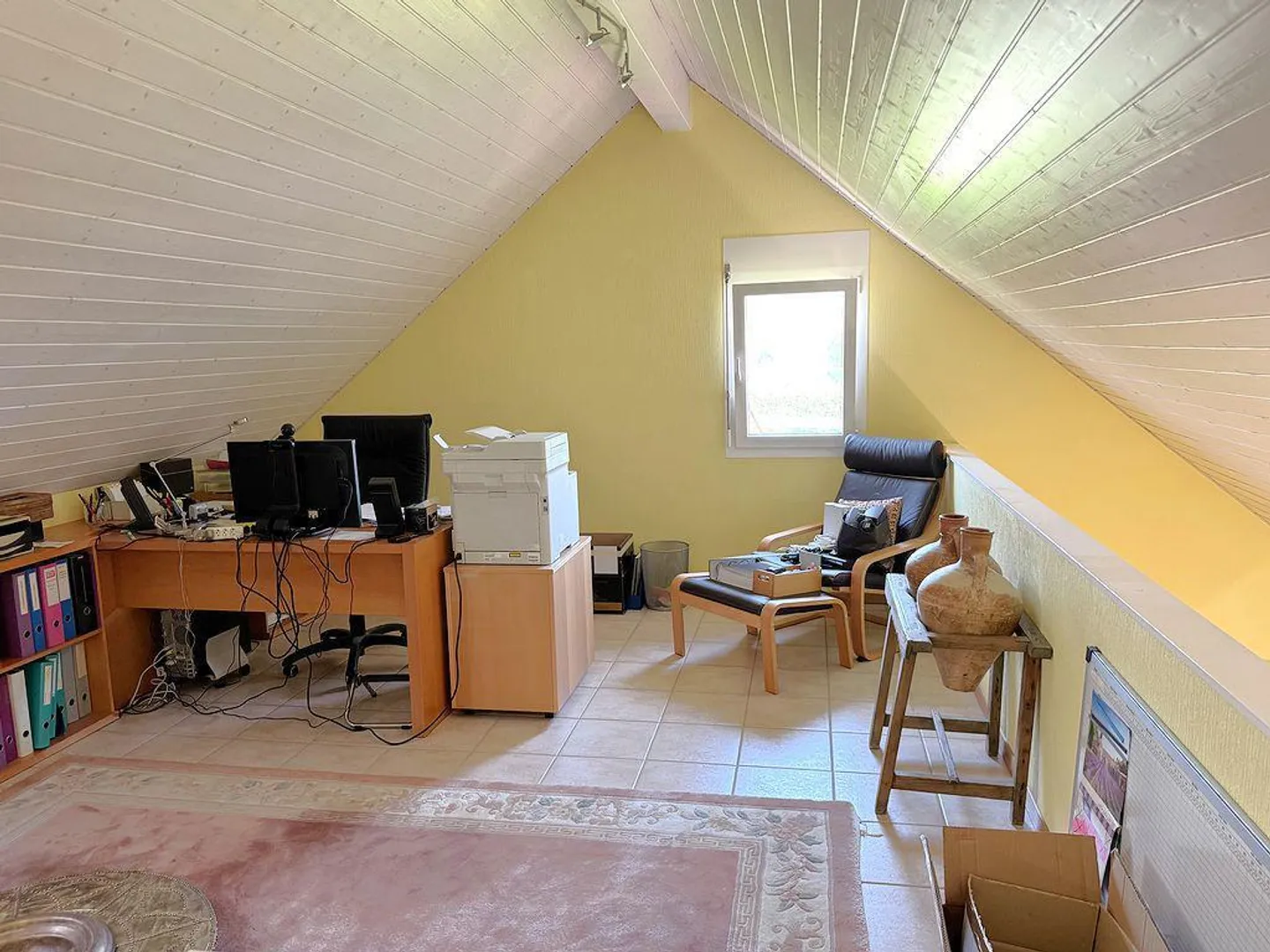 Charming semi-detached villa with 4.5 rooms, lovely landscaped garden - Photo 9 of 12