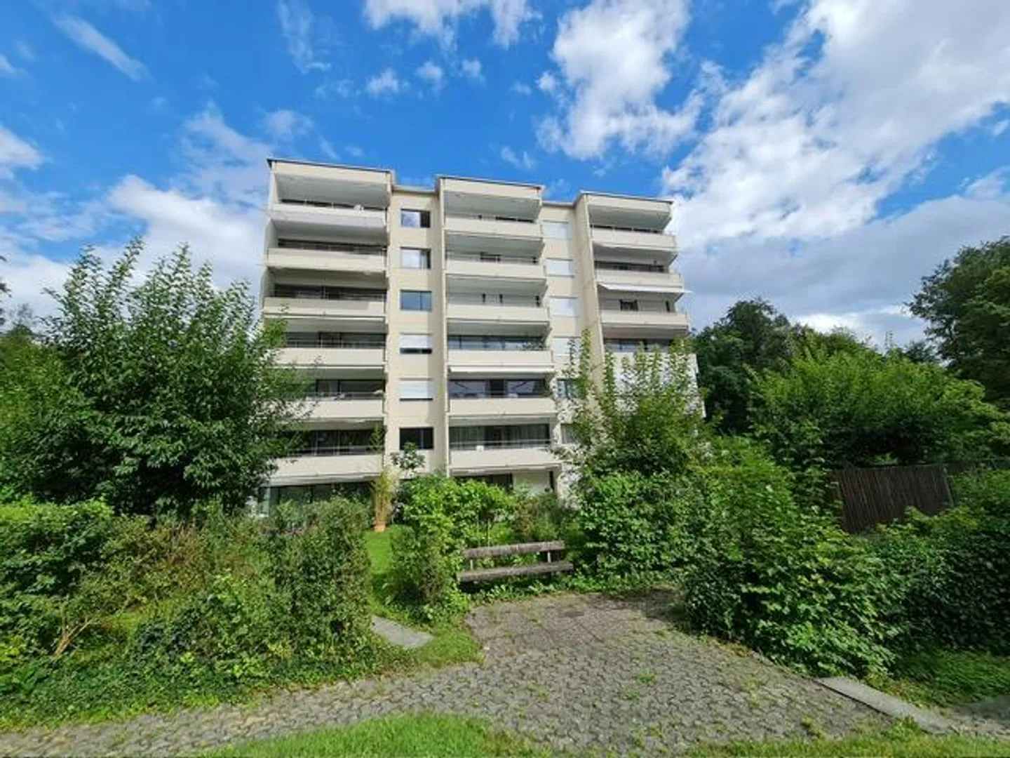 Charmante 2.5-Zimmer-Wohnung - Foto 1 von 9