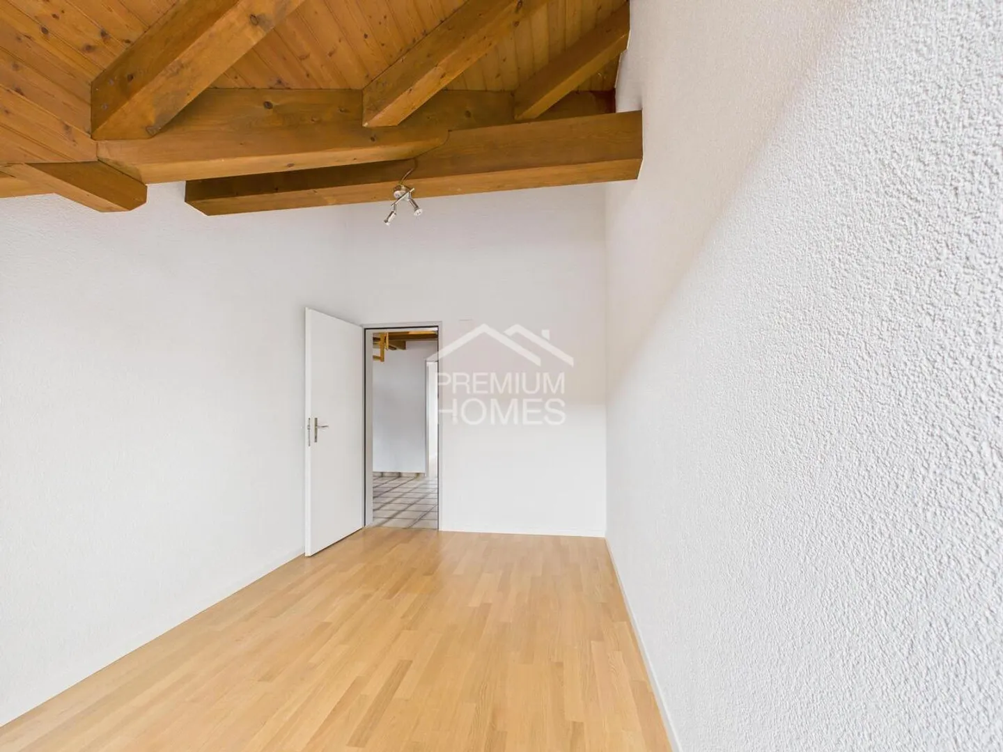 Quiet location, plenty of greenery, best quality of life - Photo 7 of 10