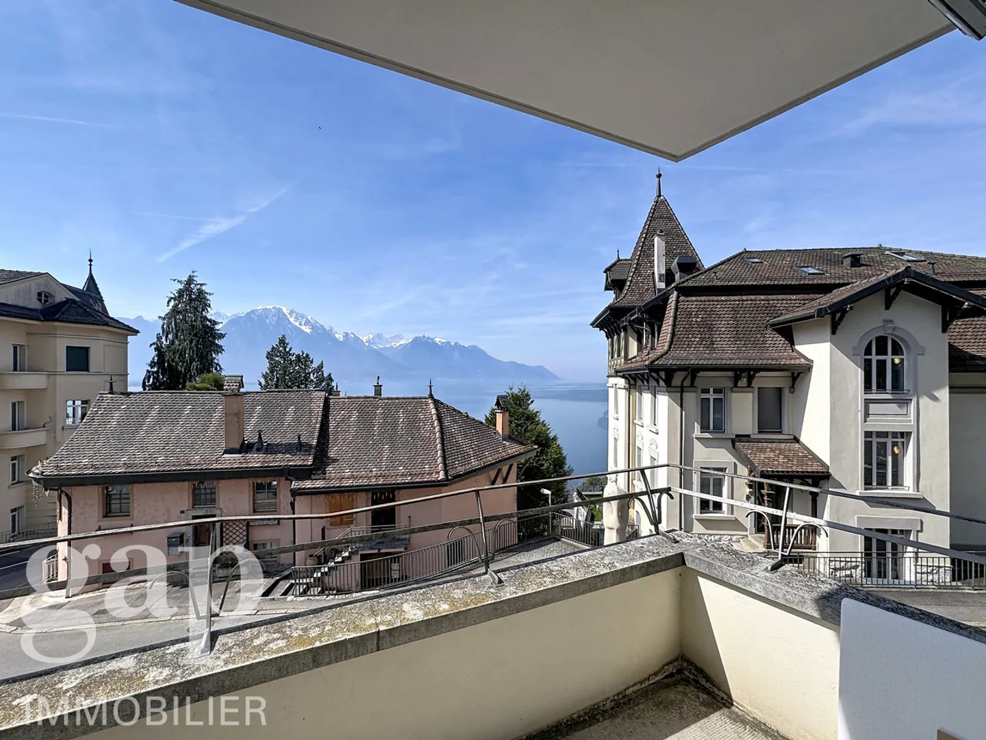 Appartement 3.5 pièces entièrement rénové - avec balcon à Territet - Photo 1 sur 6