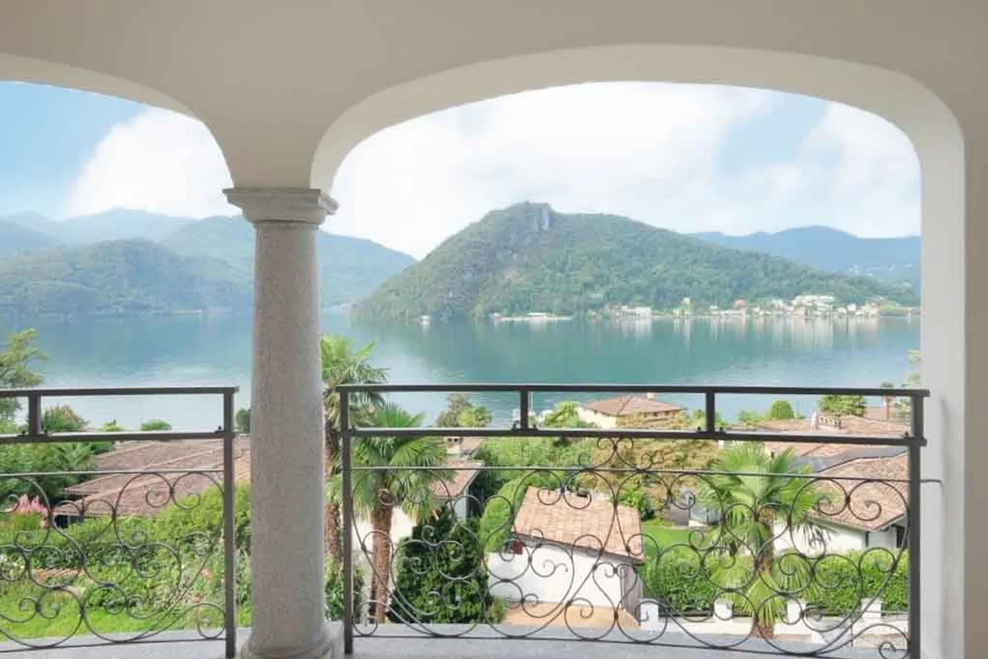 Proponiamo meravigliosa villa con piscina e vista lago - Foto 3 di 12