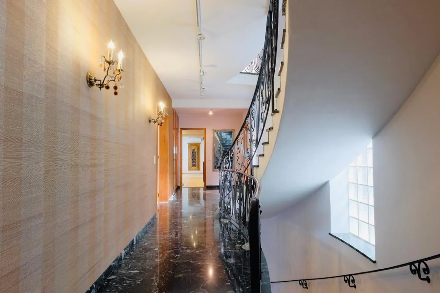 Proponiamo meravigliosa villa con piscina e vista lago - Foto 7 di 12