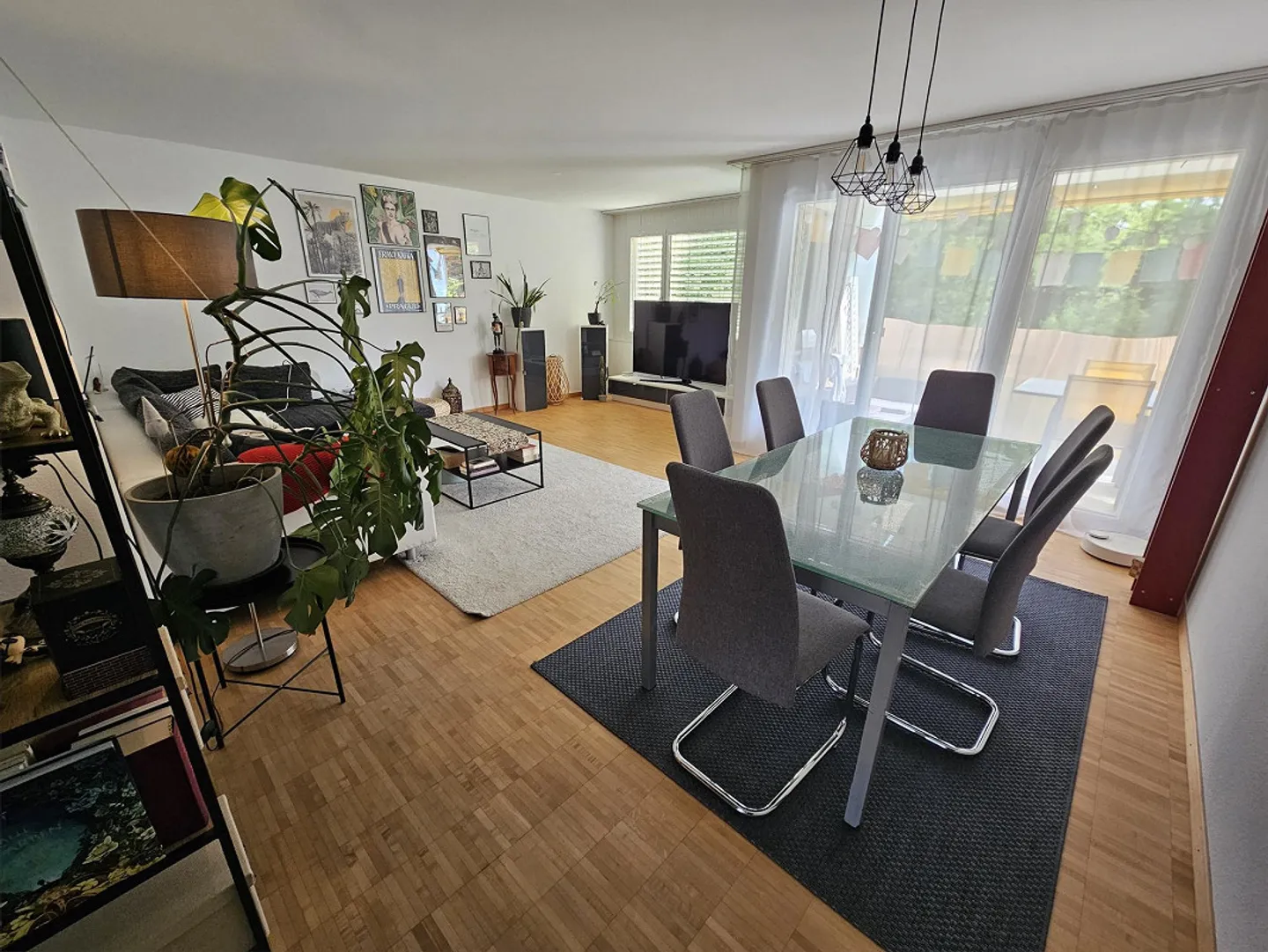Bright 4.5-room apartment with a view of greenery, parquet, quiet and central - Photo 1 of 16