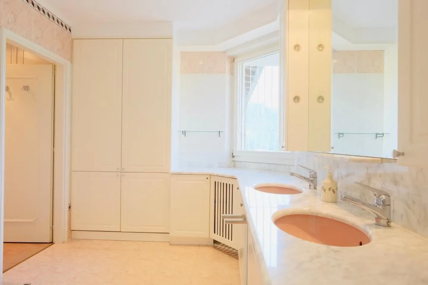 Proponiamo meravigliosa villa con piscina e vista lago - Foto 10 di 12