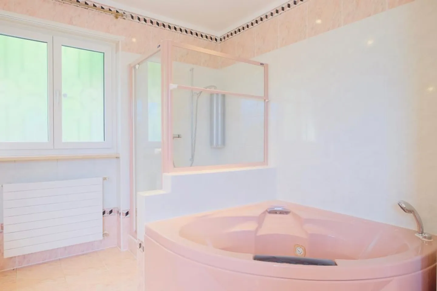 Proponiamo meravigliosa villa con piscina e vista lago - Foto 11 di 12