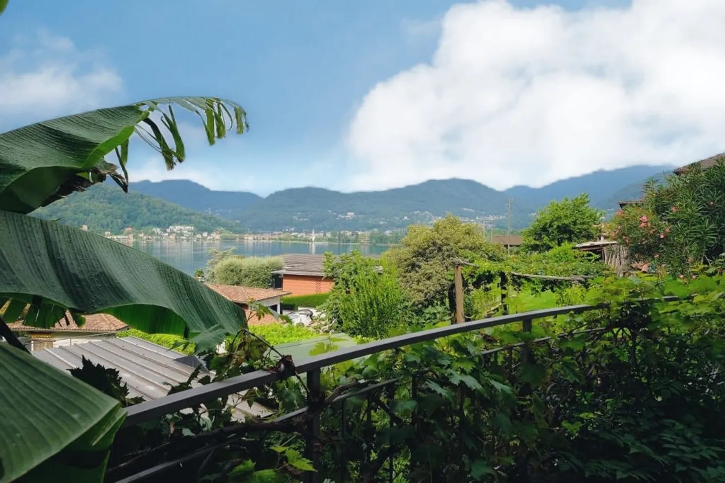 Proponiamo meravigliosa villa con piscina e vista lago - Foto 12 di 12