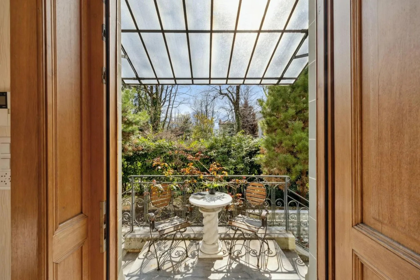 Prestigious property just a few steps from the lake shore, green park - Photo 3 of 13