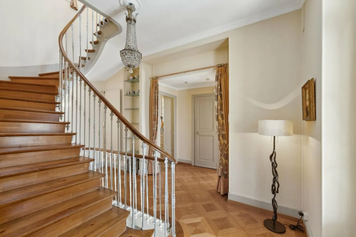 Prestigious property just a few steps from the lake shore, green park - Photo 10 of 13