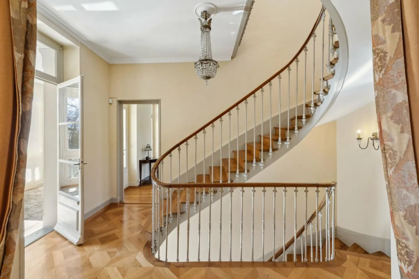 Prestigious property just a few steps from the lake shore, green park - Photo 11 of 13