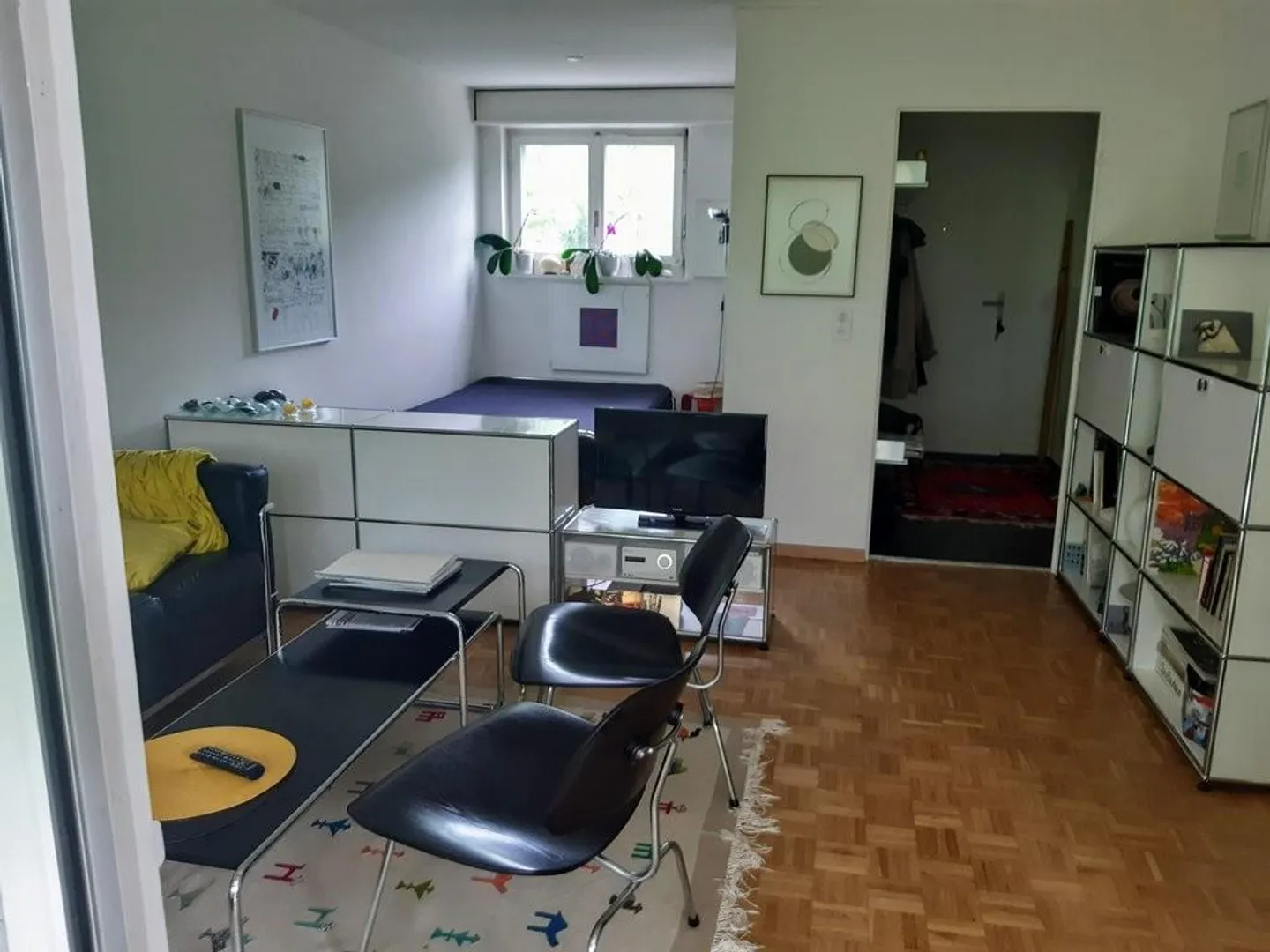 Charming Bungalow with Garden - Photo 2 of 6