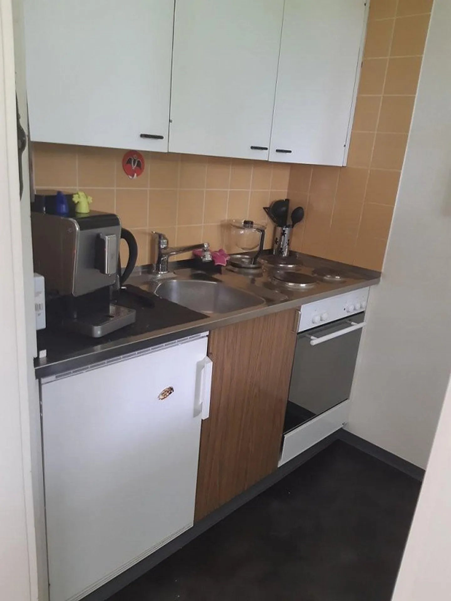 Charming Bungalow with Garden - Photo 3 of 6