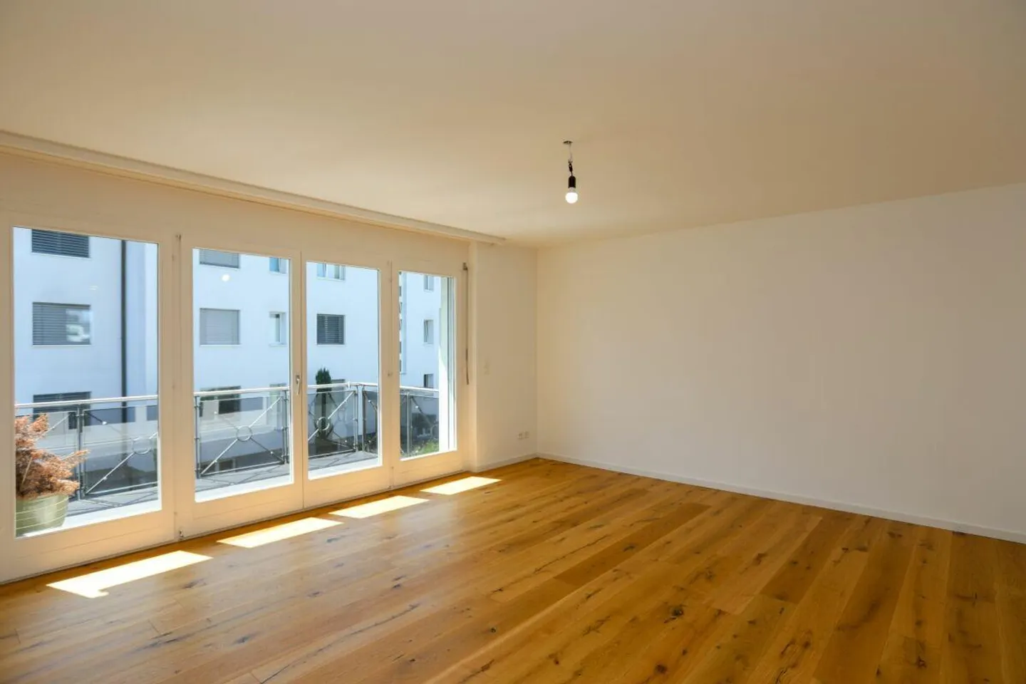 Condominio ristrutturato in un quartiere adatto alle famiglie - Foto 2 di 9