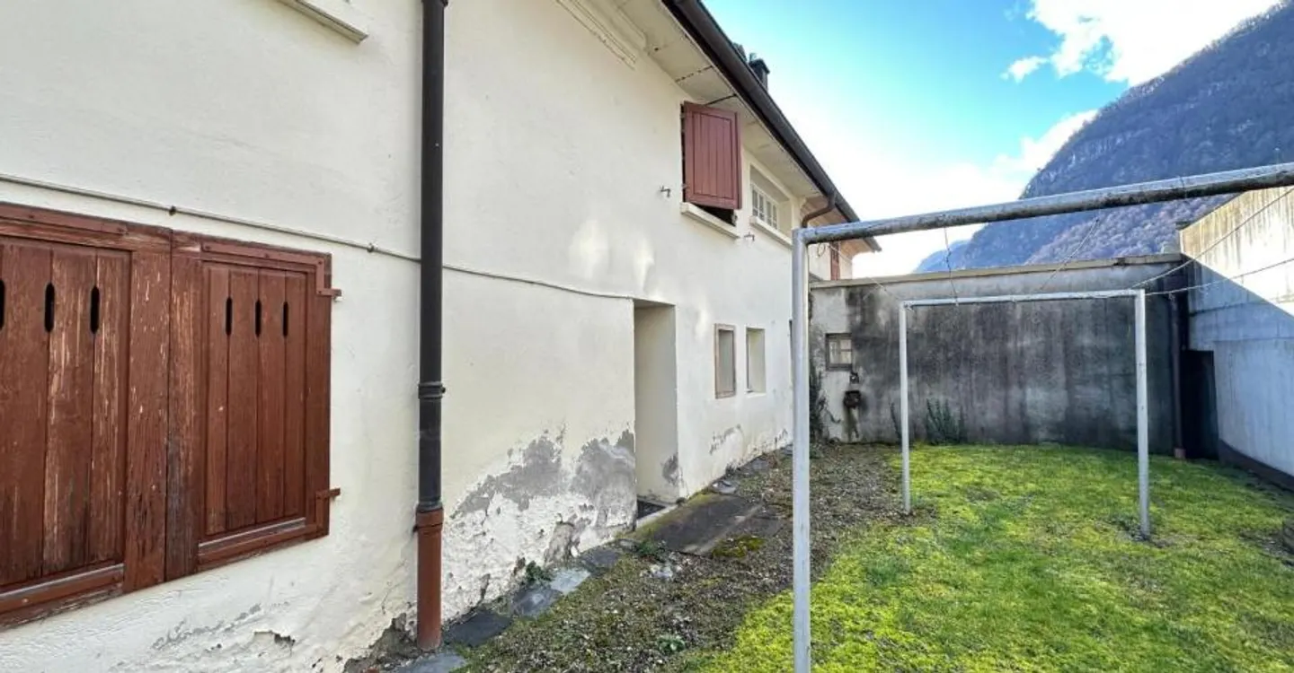 Rental building in Vouvry - Photo 2 of 13