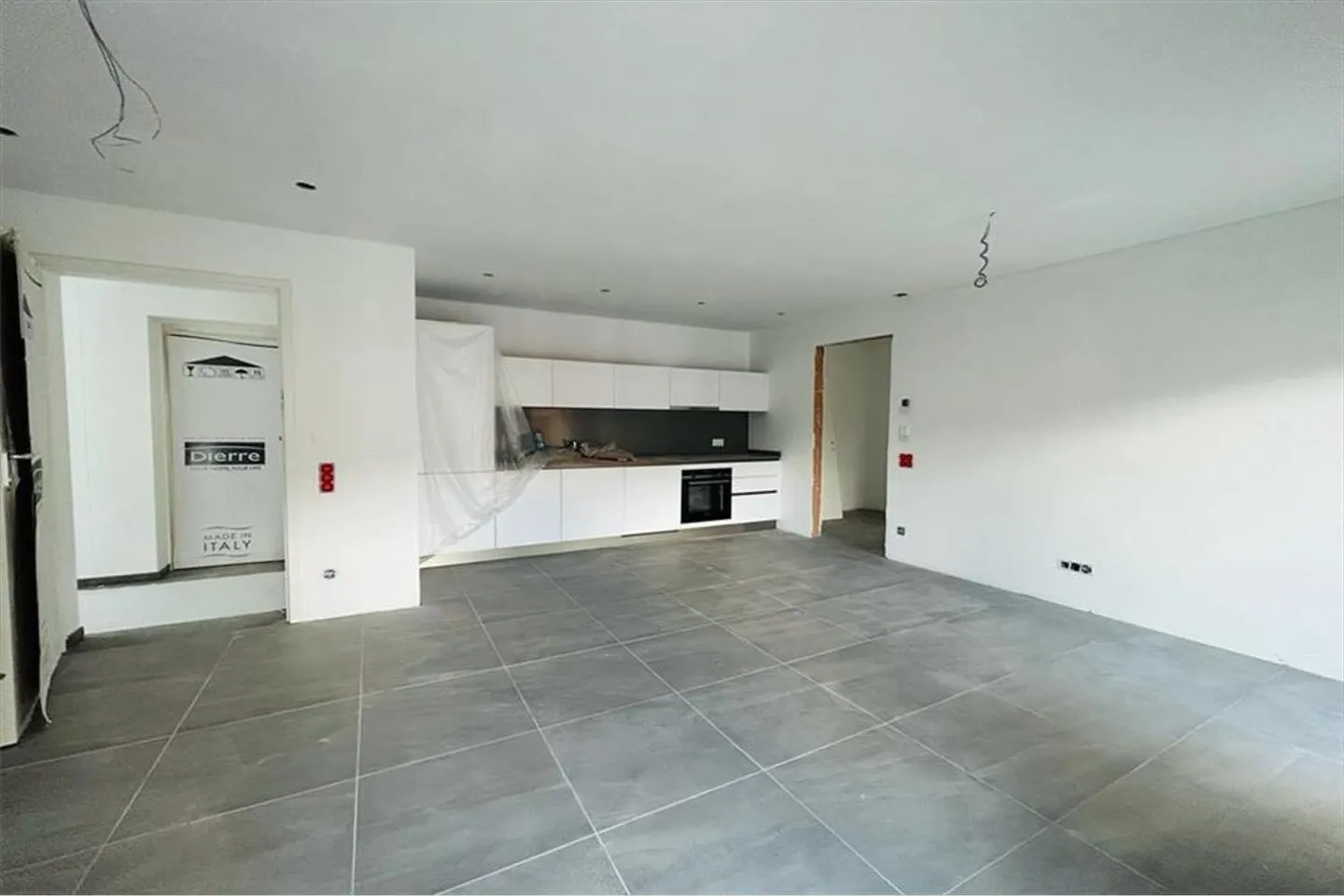 2.5 Room Apartment - Photo 3 of 13