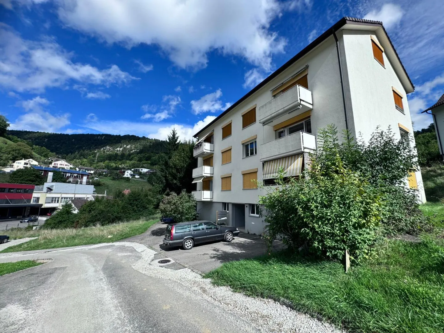 Appartamento 3.5 stanze a buon mercato con nuova cucina e balcone a Waldenburg - Foto 1 di 10
