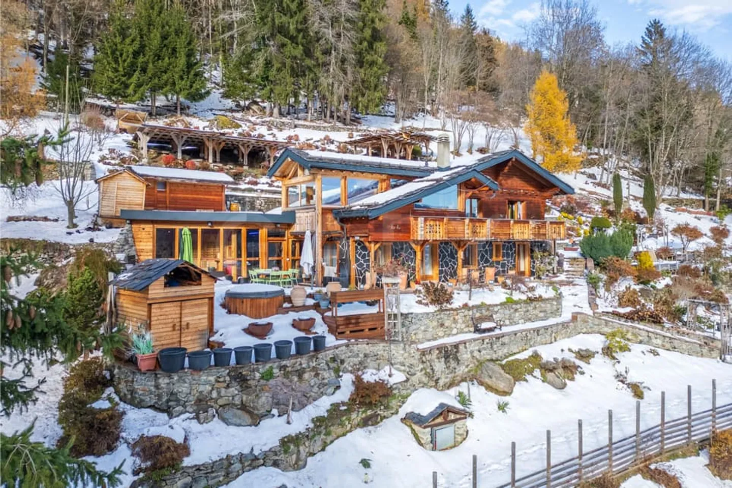 Propriété alpine d'exception aux pied des remontées mécaniques - Photo 2 of 13