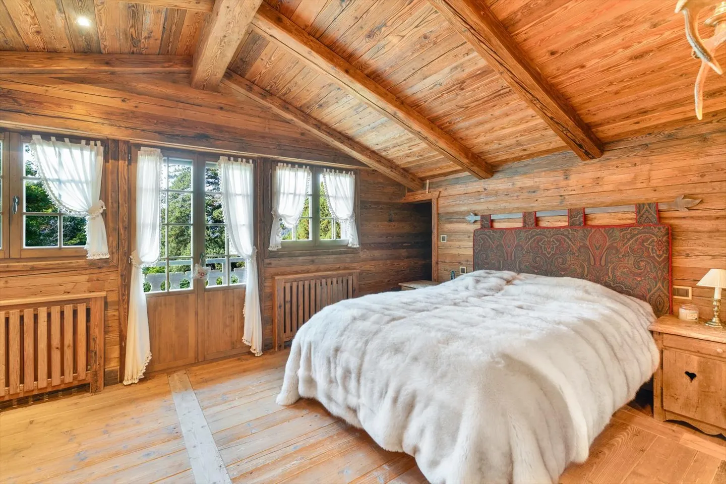 Chalet straordinario a pochi passi dal campo da golf di Crans-Montana - Foto 10 di 13