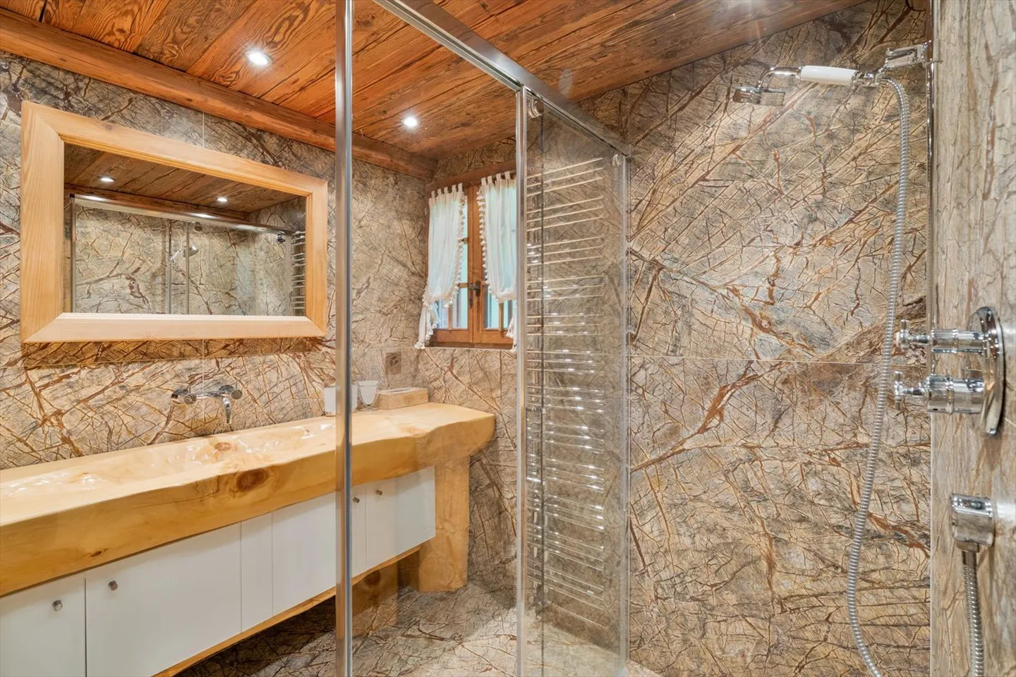 Chalet straordinario a pochi passi dal campo da golf di Crans-Montana - Foto 8 di 13