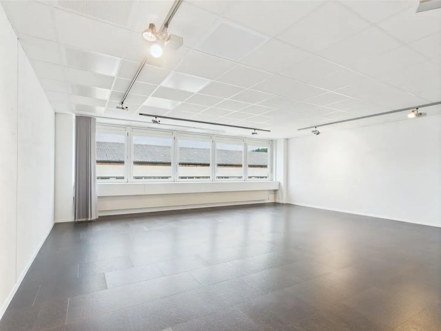 Spazio ufficio moderno di 310 m2 al 2° piano a Murten - Foto 6 di 19