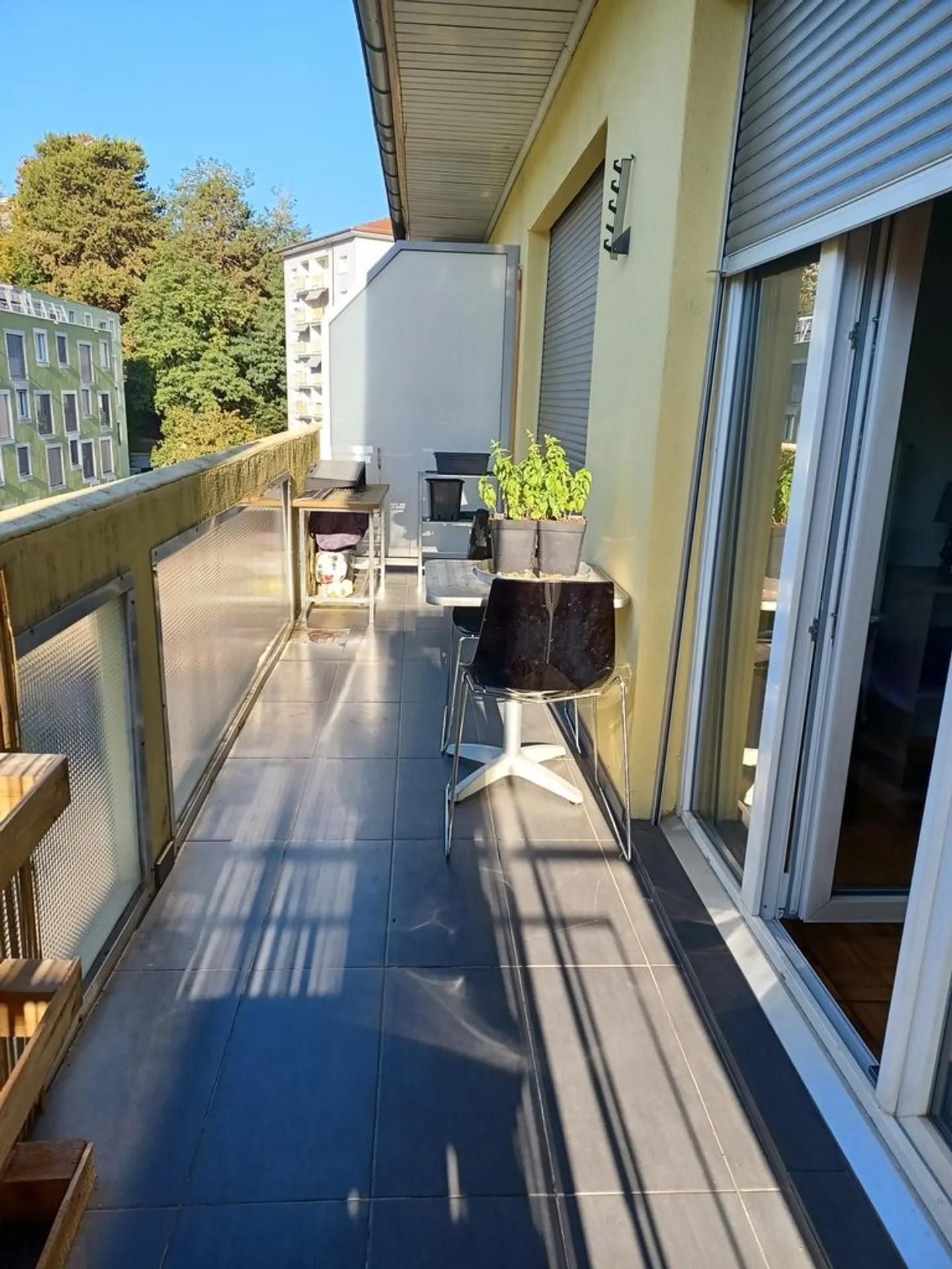 Charming Apartment Near Center - Photo 8 of 9
