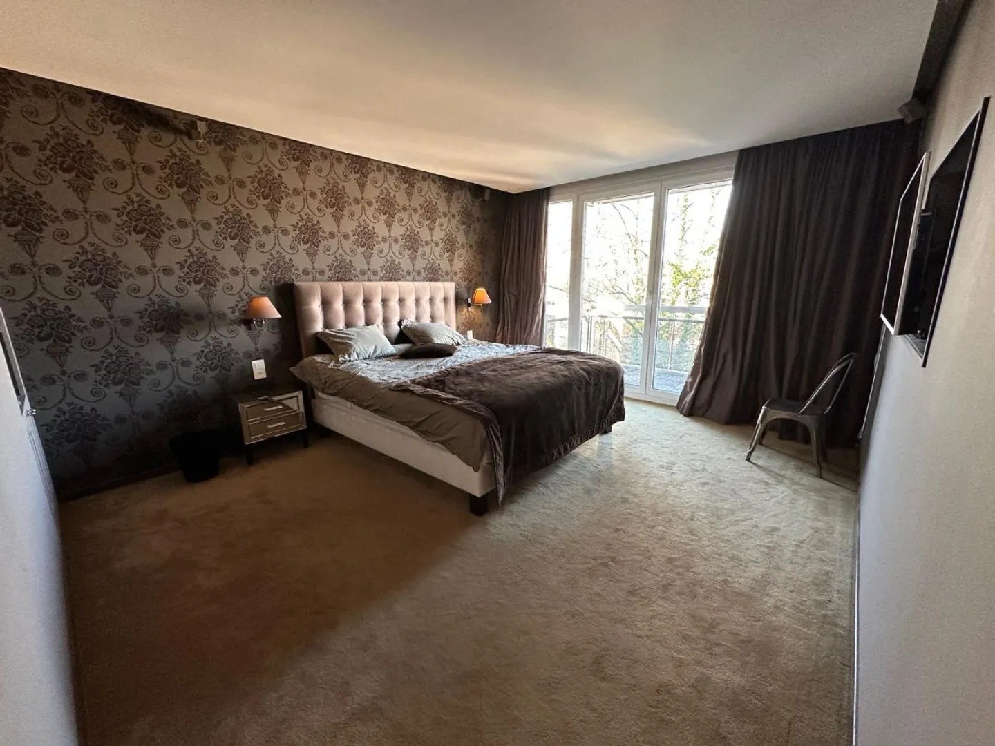 Magnificent 7 Rooms / 4 Bedrooms / 3 Bathrooms / 2 Balconies - Photo 9 of 13