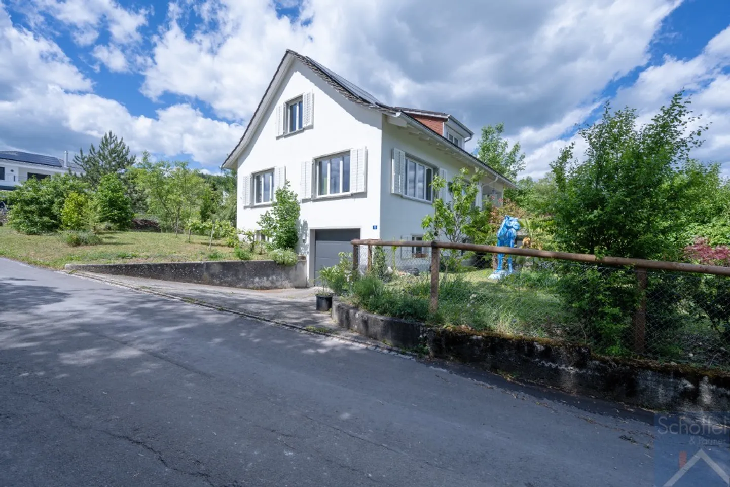 Detached 5.5-room single-family house with large plot - Photo 3 of 13