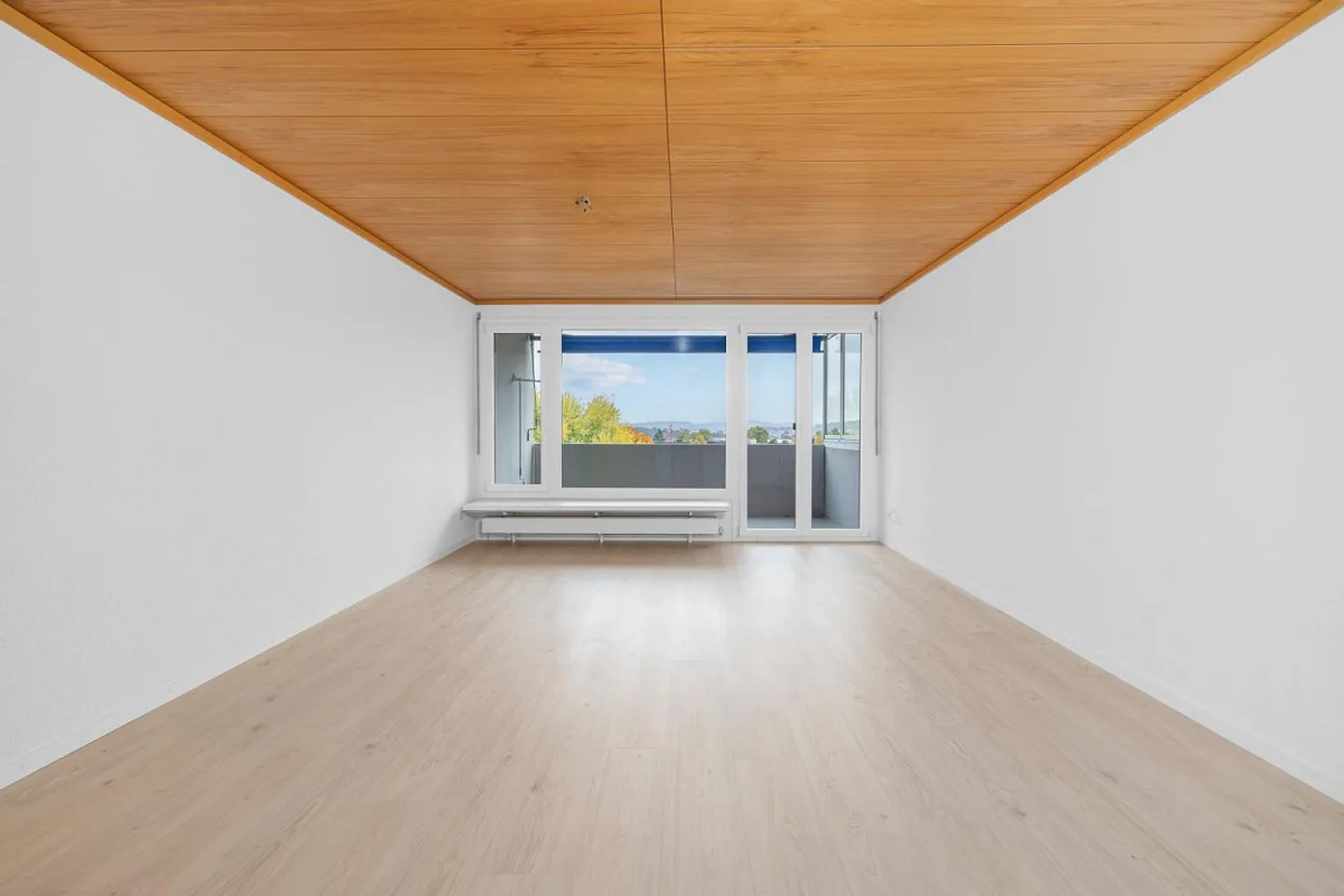 Your new home at a lofty height - Photo 2 of 13