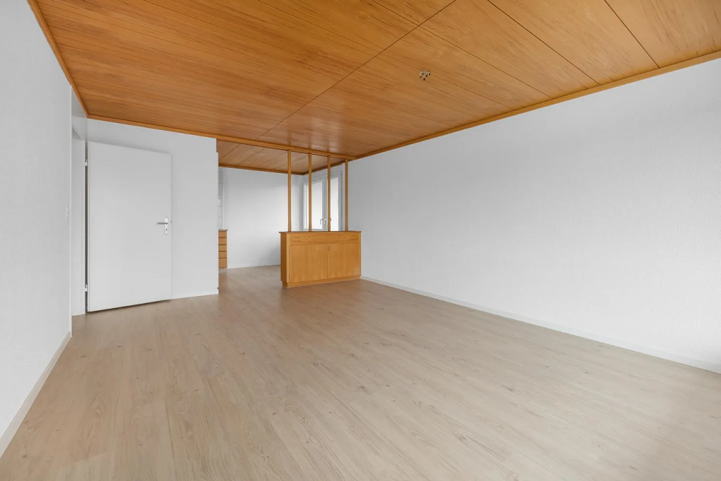 Your new home at a lofty height - Photo 4 of 13