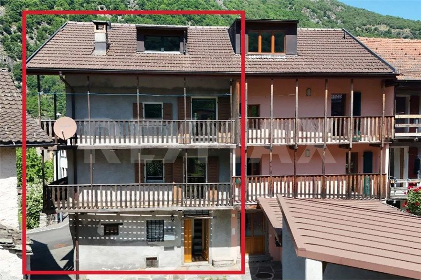 Spacious house with panoramic balconies and covered parking - Photo 1 of 13