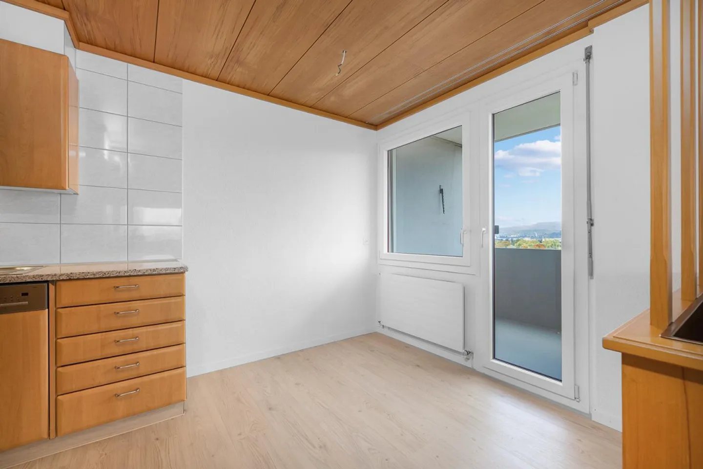 Your new home at a lofty height - Photo 5 of 13
