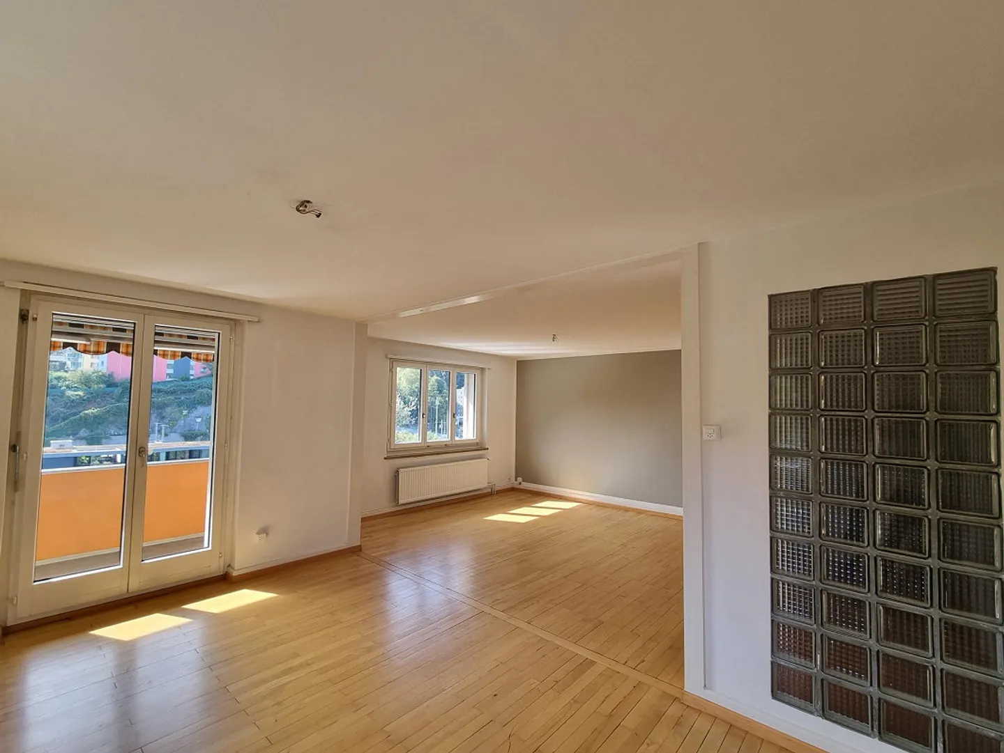 Charming 3.5-room old apartment directly on the Reuss - Photo 4 of 12