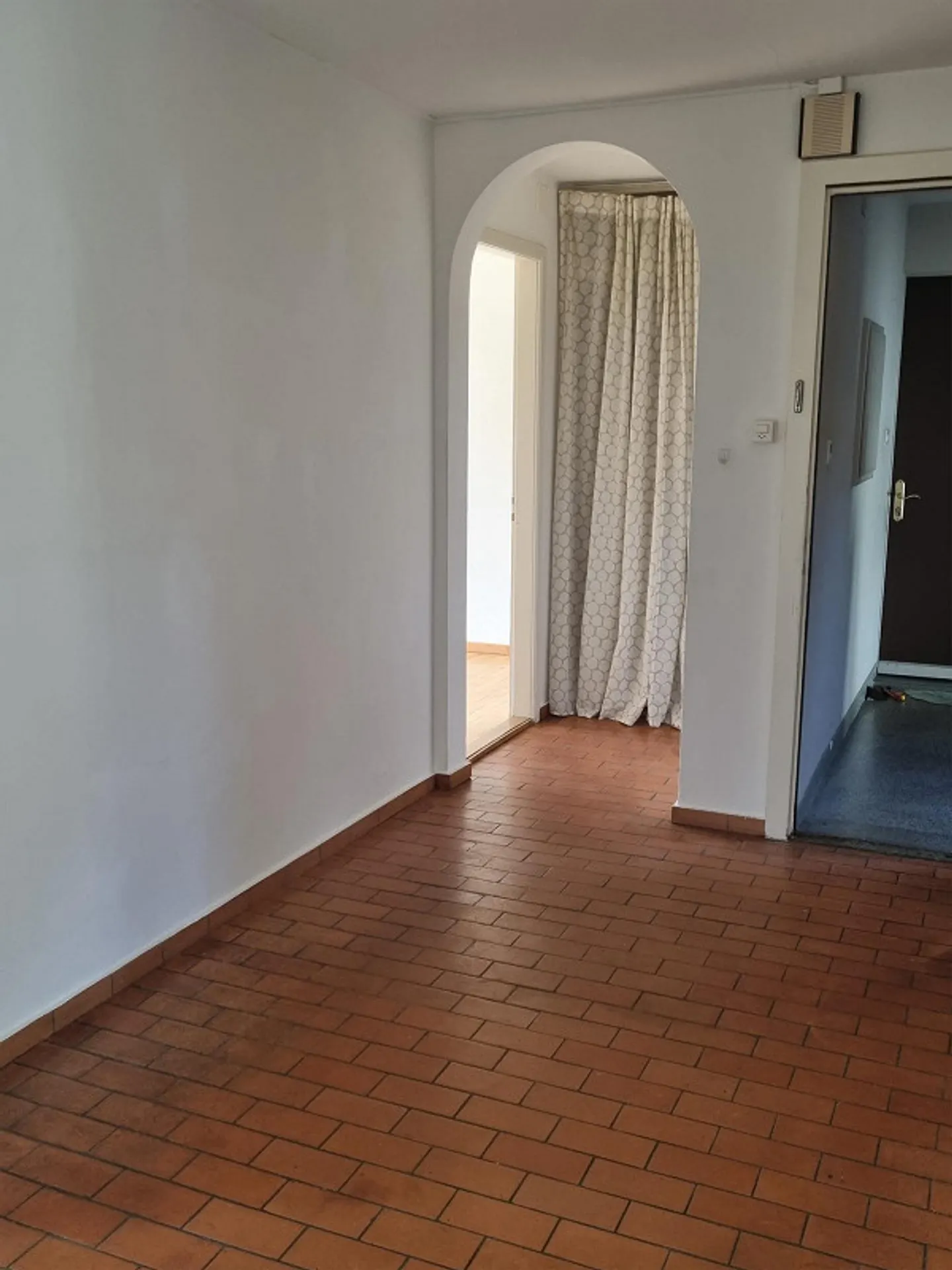 Charming 3.5-room old apartment directly on the Reuss - Photo 1 of 12