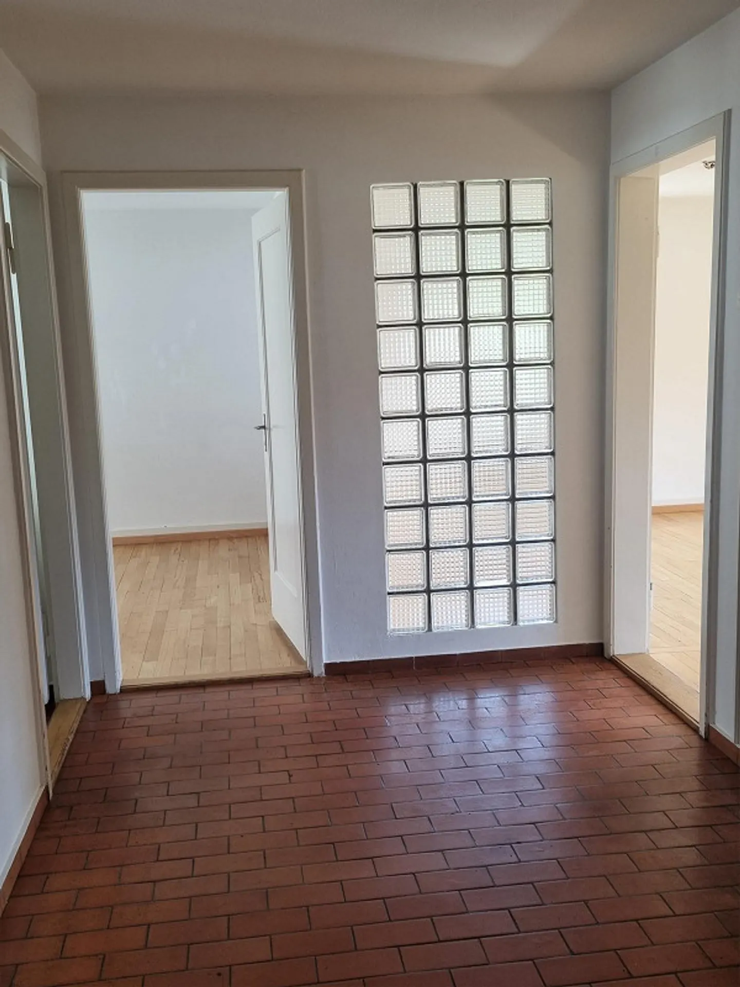 Charming 3.5-room old apartment directly on the Reuss - Photo 2 of 12