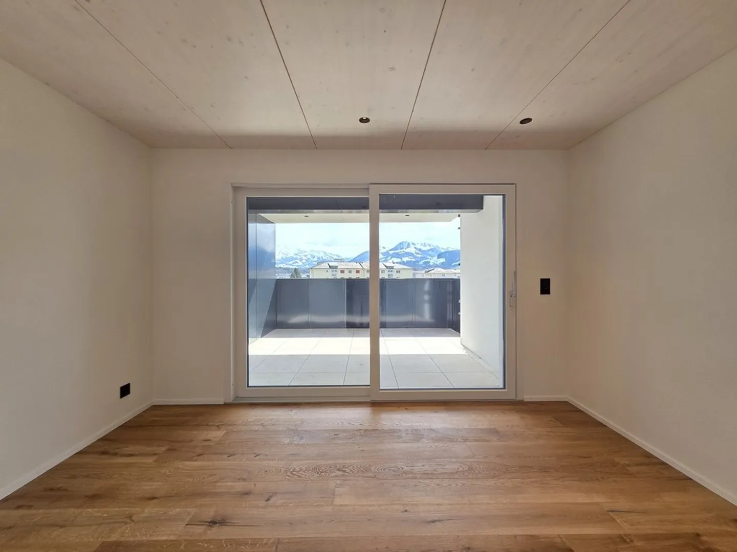 Neue 5,5-Zimmer-Dachgeschosswohnung in Bulle - Foto 3 von 9