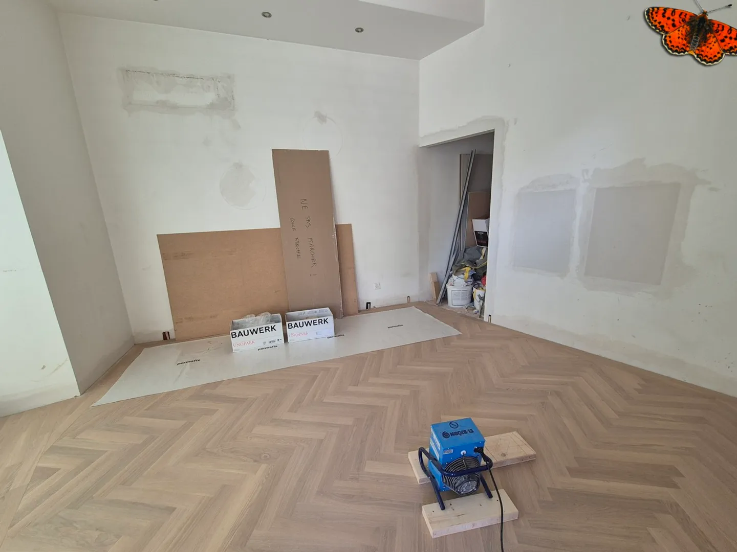 COMMERCIAL SPACE WITH BEAUTIFUL DISPLAY - Bulle - Photo 2 of 8