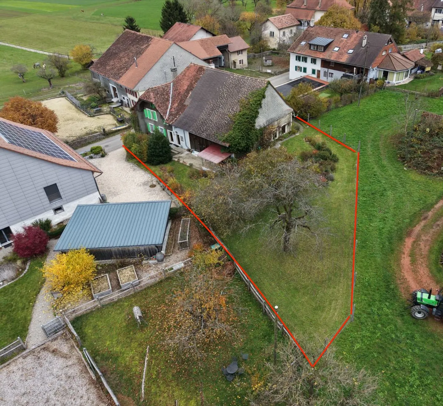Village house with rural area of great potential! - Photo 1 of 12