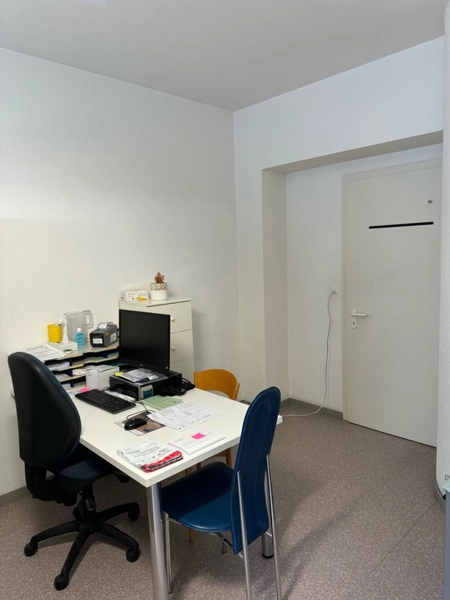 Superficie di vendita di 149m2, ideale per uno studio medico o un ufficio - Foto 2 di 5