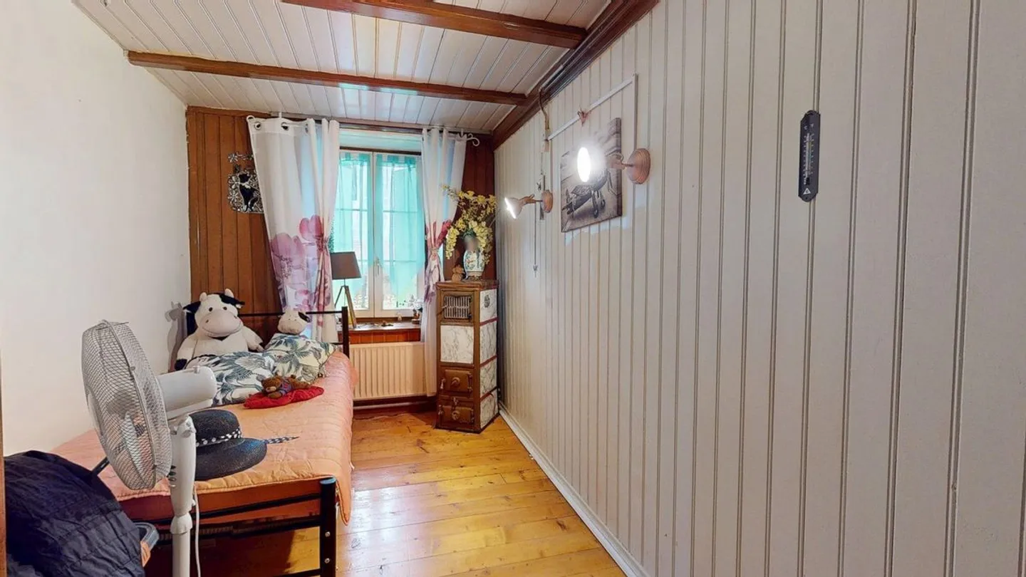 Village house with rural area of great potential! - Photo 8 of 12