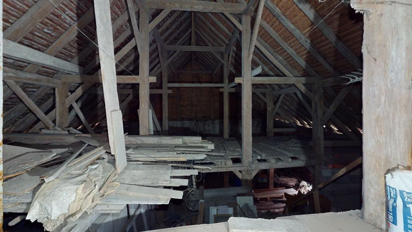 Village house with rural area of great potential! - Photo 11 of 12