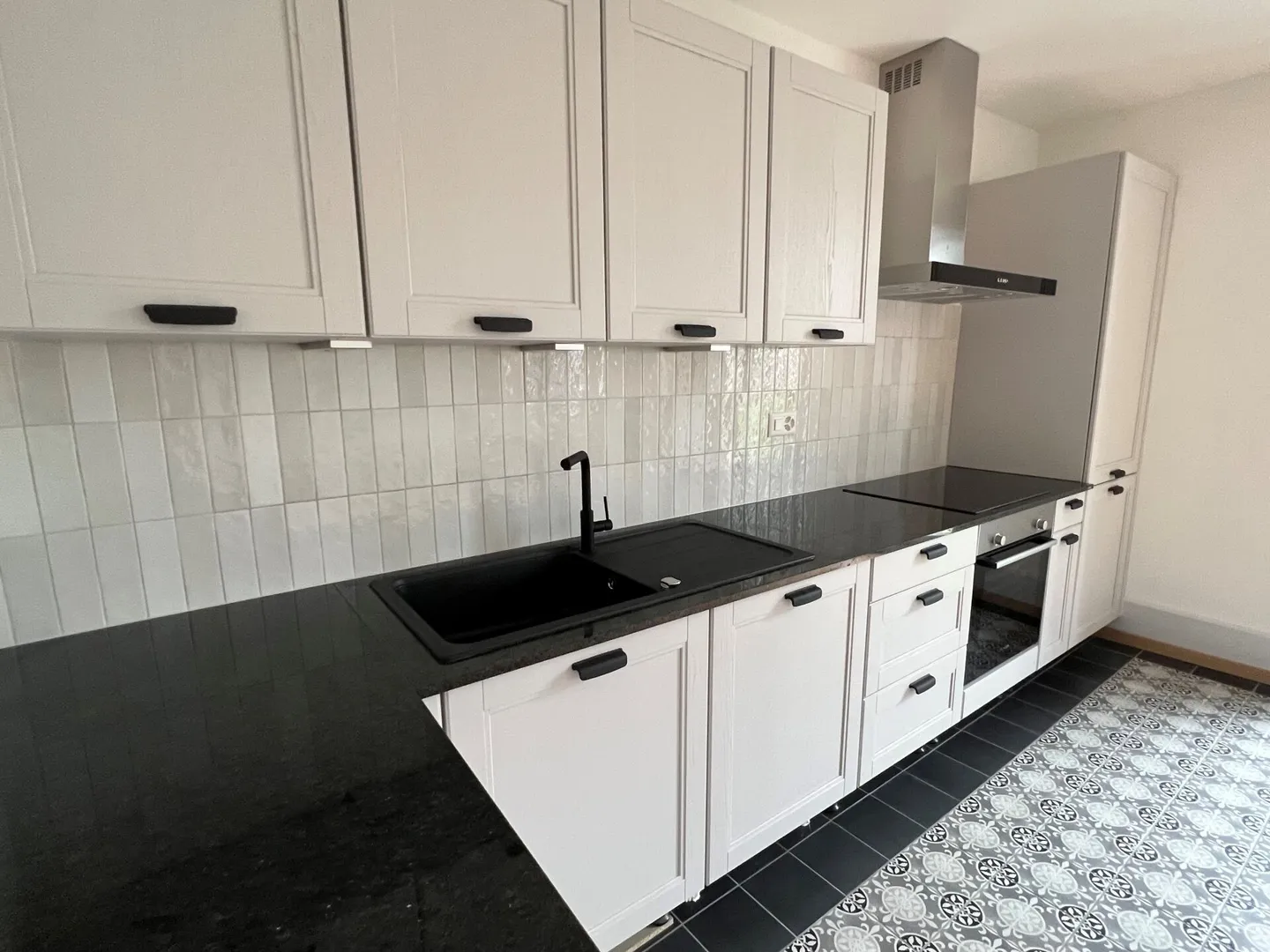 Hôtel-de-Ville 23 - Wunderschöne renovierte Erdgeschosswohnung mit direktem Zugang zum privaten Garten - Foto 1 von 9