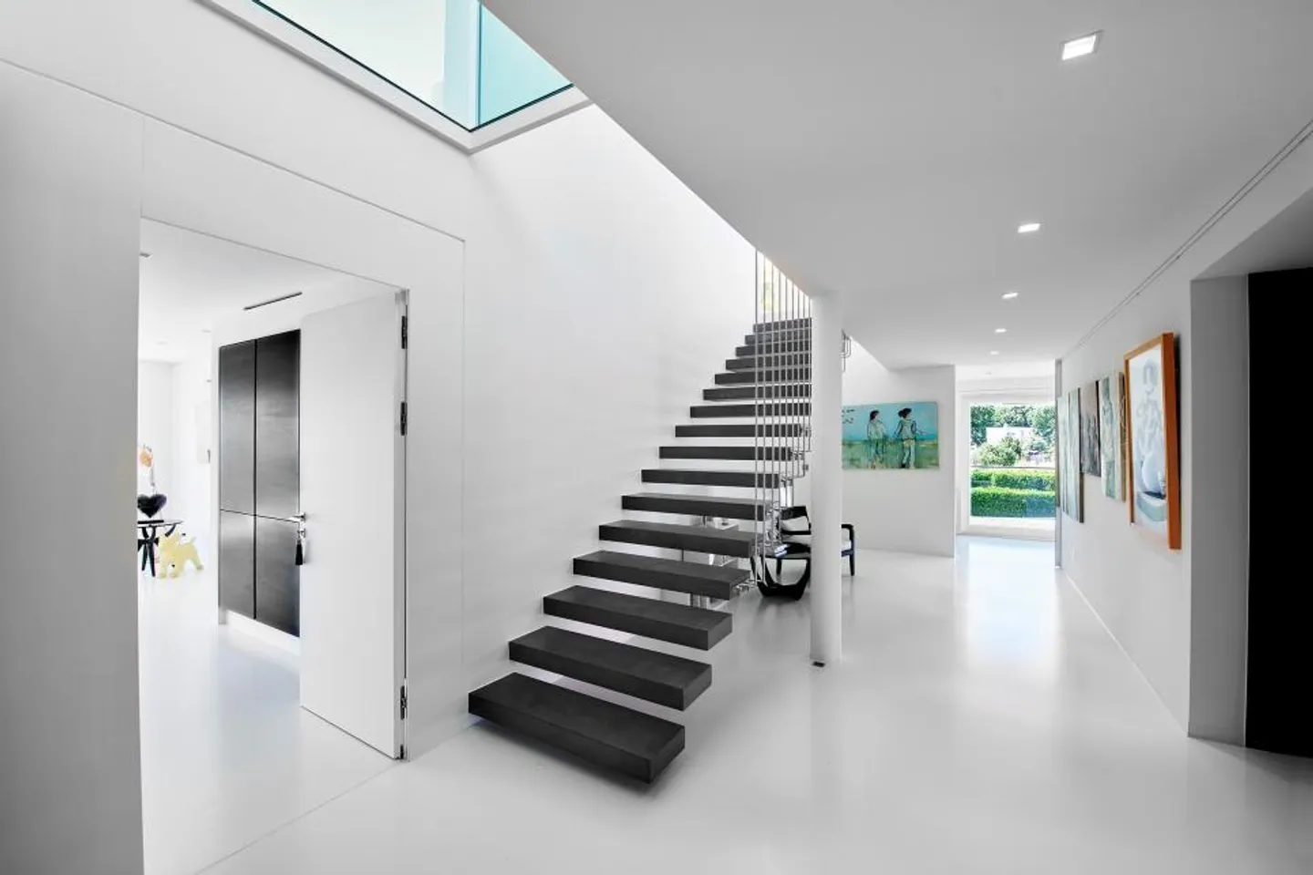 ESCLUSIVITÀ: Complesso residenziale spazioso di un tipo speciale, completamente privato e sicuro, con area benessere, giardino, patio alberato e parcheggio privato per 4 a 6 auto - Foto 4 di 9